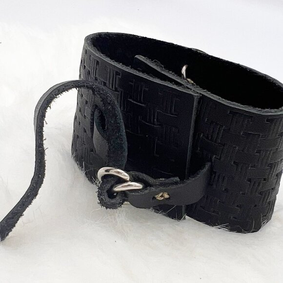 leather bracelet with turquoise stone and silver accent - Picture 3 of 3